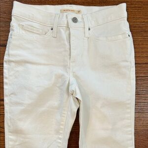 NWOT Levi's 311 Shaping Skinny White Jeans